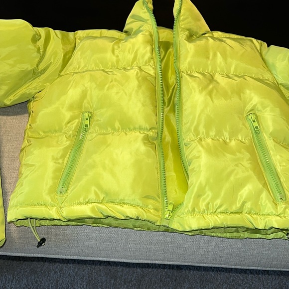NWOT. Neon green After 5 crop puffer jacket/coat - Picture 4 of 7